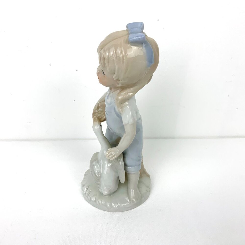 Vintage 1970s - 80s Porcelain Figurine "Girl with Goose" Royal Crown Japan - Picture 4 of 16